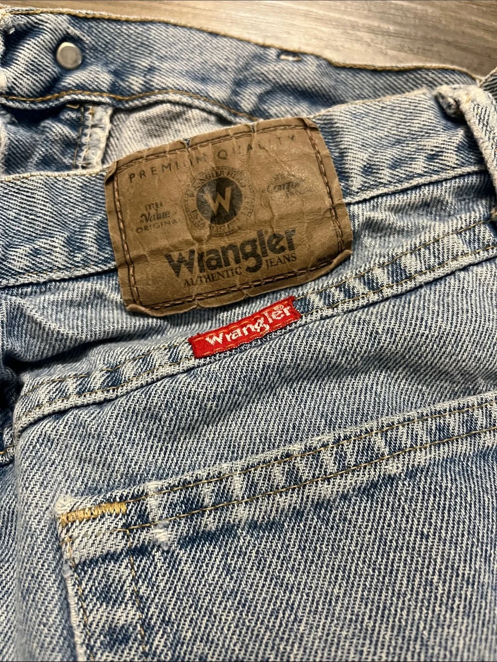 Wrangler 965T1SL Lightwash Distressed Straight Leg Denim Jeans